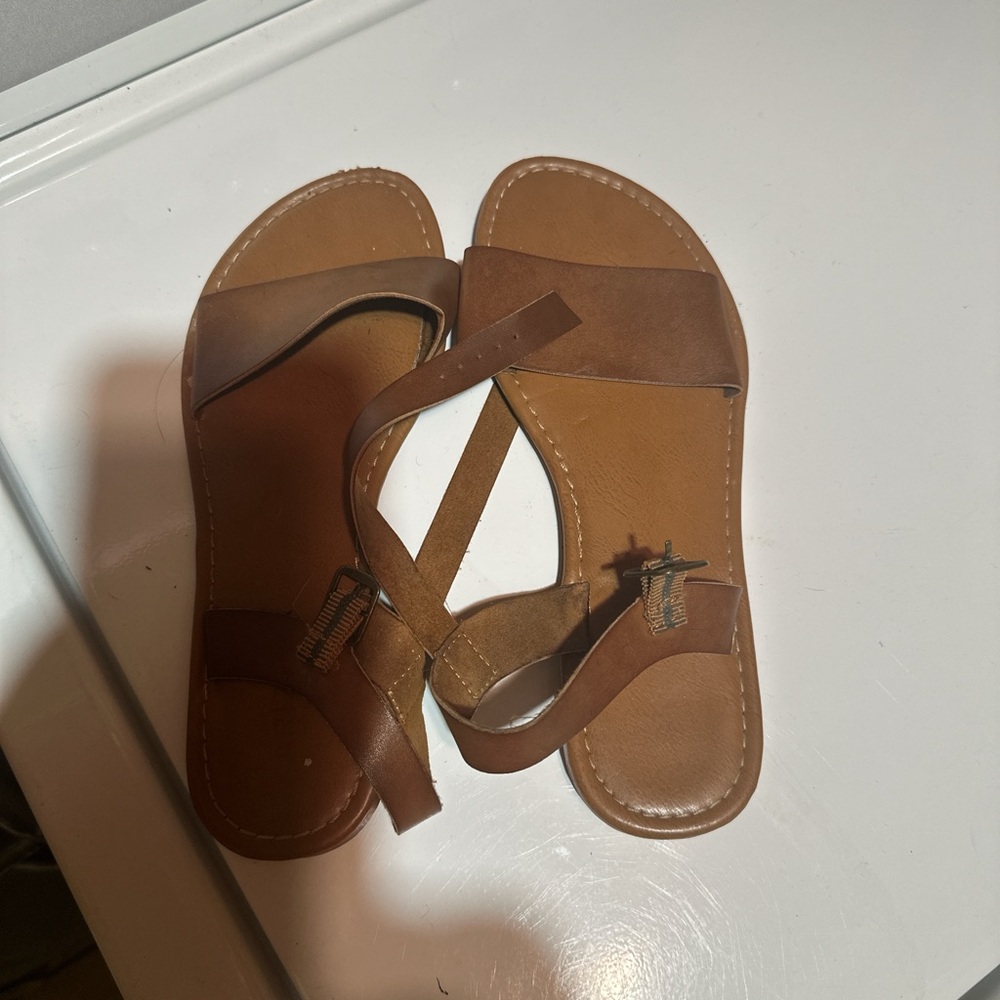 super cute sandals!